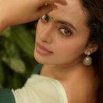 Yamuna Chinnadurai Instagram - Selaiyil Aval Artist Yamuna chinnadurai Latest Photoshoot Artist - @yamuna__chinnadurai Costumes - @selaiyum_ravikaiyum Photography - @camerasenthil Makeup - @jeevithamakeupartistry Shoot Organised by @rrajeshananda