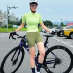 Yan-Pei Su Instagram - 時間允許，我熱愛戶外運動， 登山、騎車 更熱愛與我愛的朋友們一起完成～ 同時也謝謝我老爸昭德哥 知道我們要團練 特別跑來就為了送上紅豆餅為我們補充體力 歡迎粉絲們按讚我們車隊 @jcpstar #EnviLivAdvancedProAXS 深綠車褲、螢光綠車衣、眼鏡 @livcycling
