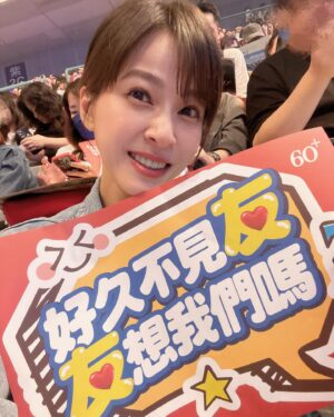 Yan-Pei Su Instagram - 時間允許，我熱愛戶外運動，
登山、騎車
更熱愛與我愛的朋友們一起完成～

同時也謝謝我老爸昭德哥
知道我們要團練
特別跑來就為了送上紅豆餅為我們補充體力
歡迎粉絲們按讚我們車隊 @jcpstar 

#EnviLivAdvancedProAXS 

深綠車褲、螢光綠車衣、眼鏡 @livcycling