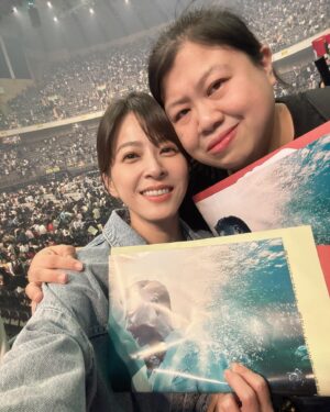 Yan-Pei Su Instagram - 時間允許，我熱愛戶外運動，
登山、騎車
更熱愛與我愛的朋友們一起完成～

同時也謝謝我老爸昭德哥
知道我們要團練
特別跑來就為了送上紅豆餅為我們補充體力
歡迎粉絲們按讚我們車隊 @jcpstar 

#EnviLivAdvancedProAXS 

深綠車褲、螢光綠車衣、眼鏡 @livcycling