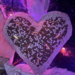 Yana Churikova Instagram - Время благодарности на «Фабрике с Яной Чуриковой» ❤️ ❤️ Спасибо гостям! 35 героев было в 2023-м году. Разные судьбы, разные сезоны, разные характеры. Неизменно одно - именно герои - главные в нашей работе. Вокруг них все строится. Раскрыть их для вас - наша задача. Благодарю за доверие, коллеги! ❤️ Спасибо команде! Съемки, подготовки, монтажи, сдачи, и то, чем горжусь - выстроенные процессы и ощущение команды. Когда ты через все проходишь вместе - гордишься успехами, переживаешь неудачи, работаешь над ошибками - это радость 🙏🏻 ❤️ Спасибо зрителям! ❗️За то, как мы выросли - с вами и для вас. ❗️За то, что вы - неравнодушные. Это мы с вами собрали серьезную сумму в помощь семье Даши Яниной. Это вы подсветили значимость темы абъюзивнвх отношений своими комментариями. И ещё много-много других крутых совместных переживаний было у нас с вами в этом году. ❗️За то, что даёте объективную обратную связь и помогаете нам становиться лучше. Спасибо за 2023-й!