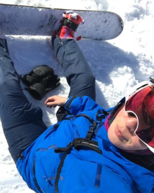 Yana Churikova Instagram - 🏔️Листай и почувствуй энергию гор! Последнее фото в карусели заряжено на удачу!
⠀
Пока только мечтаю о каникулах в горах, собрала фотки с разных склонов разных лет.
⠀
🏂С Всемирным днем сноубординга, товарищи!
⠀
Кто какие горы узнал?
⠀
Кто и где уже  катнул в этом сезоне?
⠀
Рассказывайте в комментах! 🔽