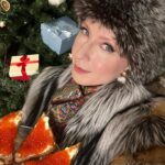 Yana Churikova Instagram - Анонс предвновогодней недели на моих каналах! 🎄Четверг , 28 декабря: Выпуск «Фабрики с Яной Чуриковой» с гостем , которого вы так давно ждали 🥰 это будет наш вам подарочек ! 🎁 🎄 Воскресенье, 31 декабря: Специальный и мегаэксклюзивный новогодний спэшл, который я проведу с главной героиней этого года! Подведем итоги вместе, это будет больше, чем «Фабрика»! 🥂 Пусть будет праздник! Потому что мы это заслужили! Как думаете, кто будет в гостях ? Варианты пишите в комментариях!