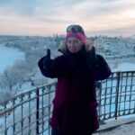 Yana Churikova Instagram - ❄️ Торжок – даже в -22 отличный вариант путешествия одним днём💙 Путешествие - это всегда комбинация из того, что посмотреть, почувствовать, узнать, попробовать и увезти с собой. У Торжка с этим все в порядке: ✅ Высокая концентрация достопримечательностей на небольшой территории / на видео - Борисоглебский монастырь, Свечная башня ✅ Историческое золотошвейное производство, не утраченное в советские годы. Торжокские золотошвеи - повод для гордости и отличный пример, как можно сохранять и развивать ремесленные брэнды, моё почтение всем причастным. ✅ Пожарская котлета. В отличие от многих блюд русской кухни, имеет конкретного автора , время и место рождения - трактир Пожарских в Торжке. Объект кулинарного наследия подают в местных ресторанах, которых немало. Обязательно вернусь летом!