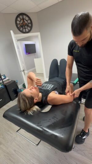 Yana Santos Instagram - How many time I said “OUCH”😂
My arm feels like a new 💪
👨‍⚕️ @dr.gregorydonadio
