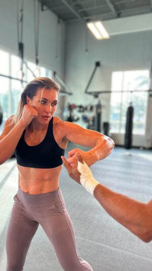 Yana Santos Instagram - Regular day with @qnlabs 🦊
Use “Yana” for discount 💪
#qnlabs #mma #foxy #mma
