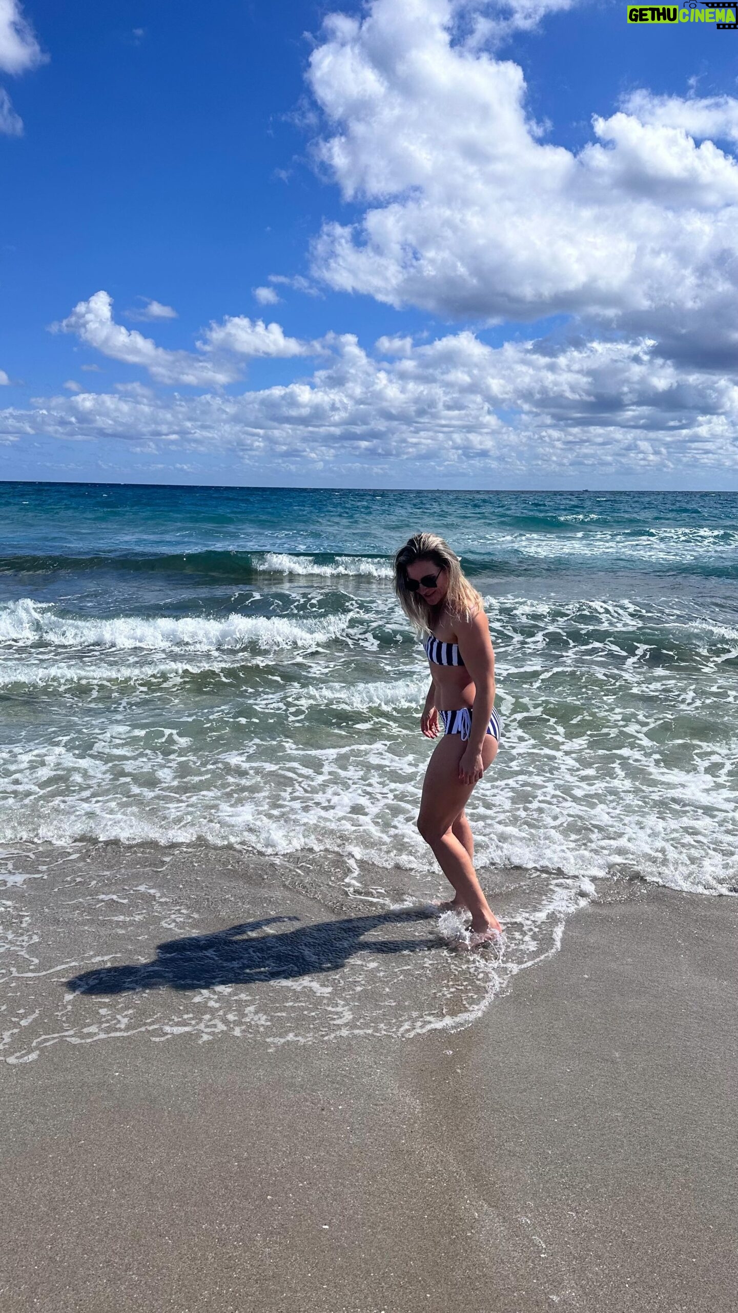 Yana Santos - 3 Likes - Sunday vibes ☀️
#florida #sunday #miami