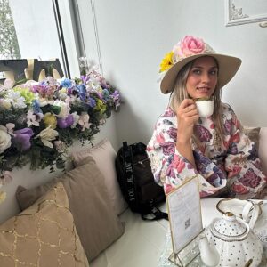 Yana Santos Instagram - New style 🌸
👒 or 🥊 ?