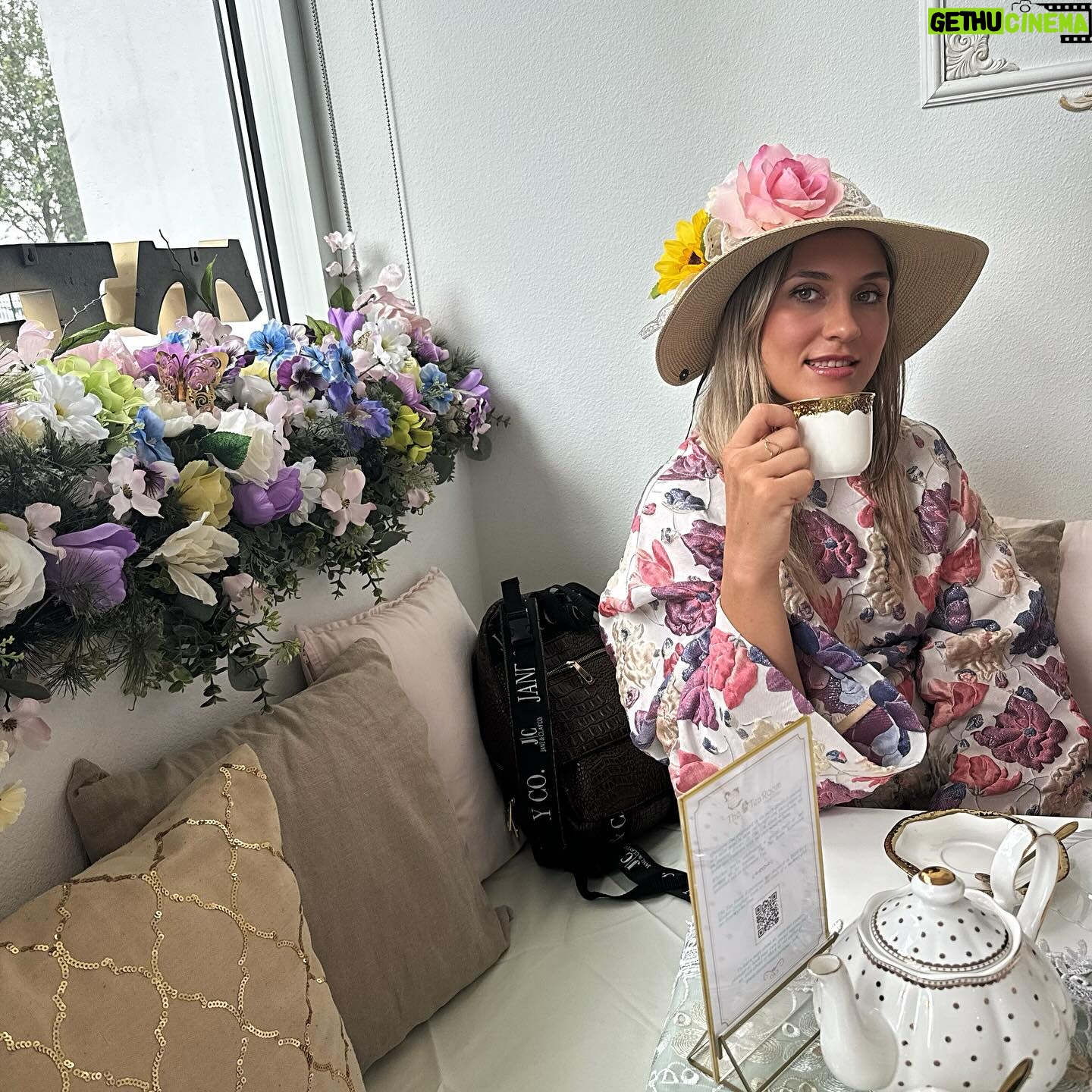 Yana Santos - 3 Likes - New style 🌸
👒 or 🥊 ?