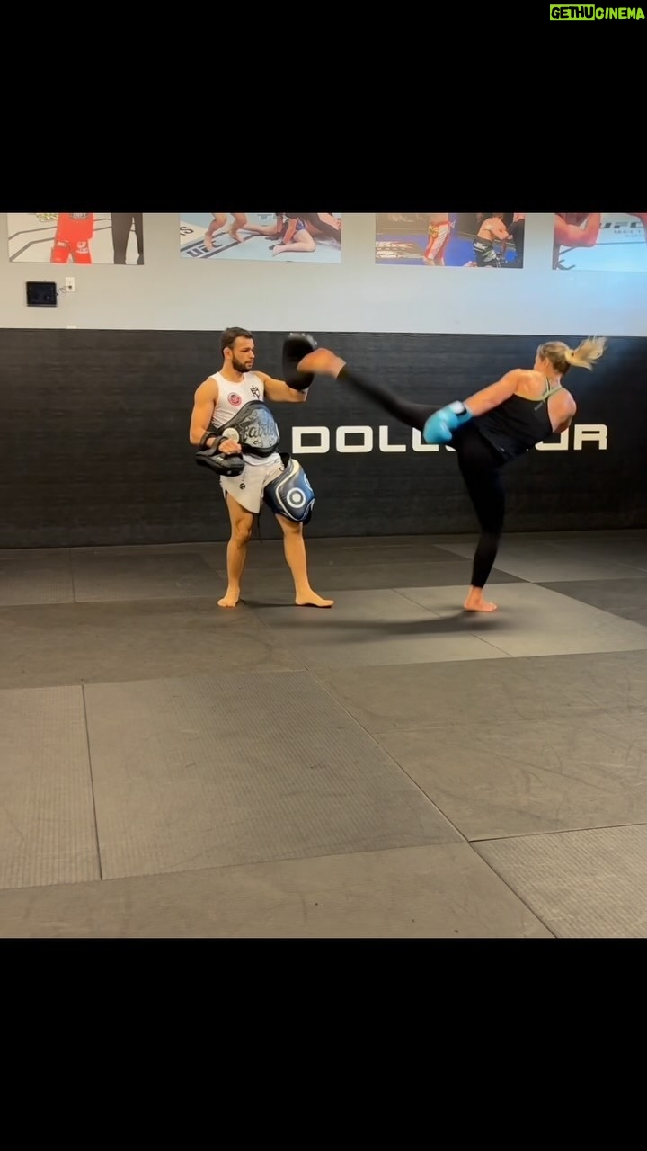 Yana Santos - 3 Likes - Boom 💥
#ufc #foxy #att #mma