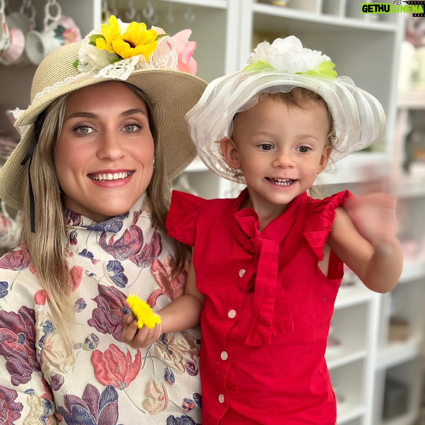 Yana Santos - 3 Likes - New style 🌸
👒 or 🥊 ?