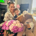 Yana Santos Instagram - 🌷🌸🌺 Guess my favorite flowers 😻