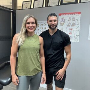 Yana Santos Instagram - Visit @dr.gregorydonadio today , to make sure that my body 100% ready to start new training camp. So excited for future fight. 💪🦊