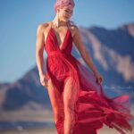 Yana Santos Instagram - I am really like red color😍 First or second ? 🇷🇺Люблю красный цвет ❤️ 1 или 2? #foxy