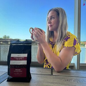 Yana Santos Instagram - Starting my day the QNL way with coffee ☕️ from @QNLabs. 🌞 Fueling my body for another day of relentless training. 💪 Use code “Yana” for a 15% off boost! #Warrior #QuantumNutritionLabs #UFC #MMA #Workout