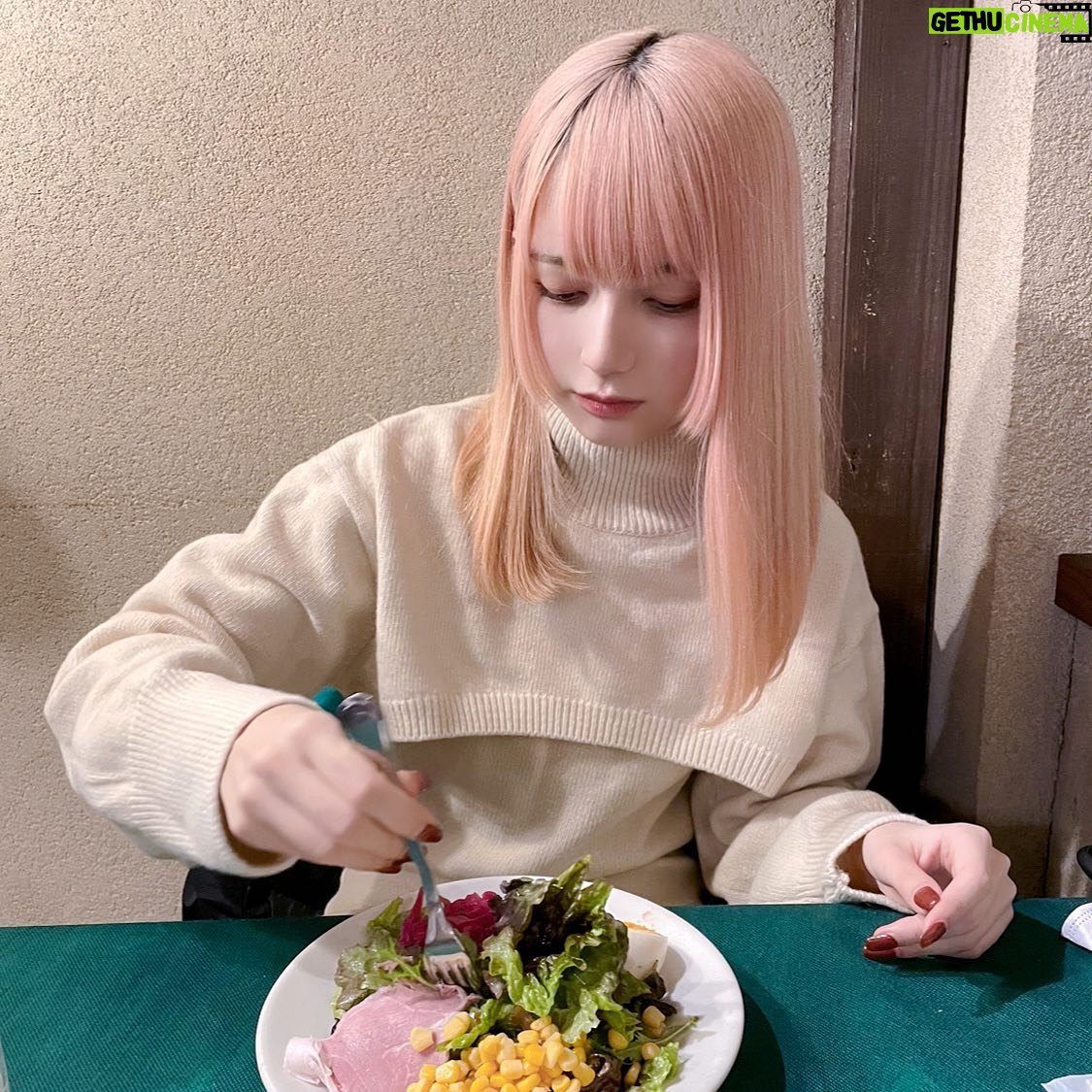 Yane - 3.6K Likes - 今月は#消費者月間 ! です!
今回は#サステナブルファッション の
身近な例を紹介しますよ〜ᐠ( ᐢ ᵕ ᐢ )ᐟ
みなさまはお友達からお洋服を頂いたり、
差し上げたり、したことありますか?
気に入っていたけど雰囲気があわなくなった、、、みたいなことってありますよね、т ̫ тそんな時はお友達にあげる!という手もありますよ〜^-^1枚目私が着用しているお洋服はお友達から頂いたものなんです!自分では普段着ない雰囲気のもので新鮮ですねᐠ( ᐢ ᵕ ᐢ )ᐟ新しい扉開きますᐠ( ᐢ ᵕ ᐢ )ᐟ
消費者庁が提案している #18のヒント でも #ヒント12 として「家族や友人同士で #着まわす 」を紹介しているみたいです!
「サステナブルファッション習慣のすすめ」ページをのぞいてみてくださいね〜^-^
↓↓「サステナブルファッション習慣のすすめ」ページから「18のヒント」タブを選択
https://www.ethical.caa.go.jp/sustainable/index.html
#5月は消費者月間 #消費者月間 #デジタル #デジタル社会 #消費者庁 #エシカル消費 #消費者庁エシカル消費 #倫理的消費 #サステナブルファッションサポーター #エシカルライフスタイルSDGsアンバサダー #SDGs #気候変動 #インスタ開設 #インスタグラム開設 #Instagram開設 #caa #ethical #sustainablefashion #PR
