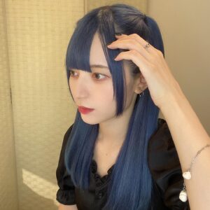 Yane Instagram - どう(⌒▽⌒)💙

#ブルーヘアー 
#ハーフツイン
