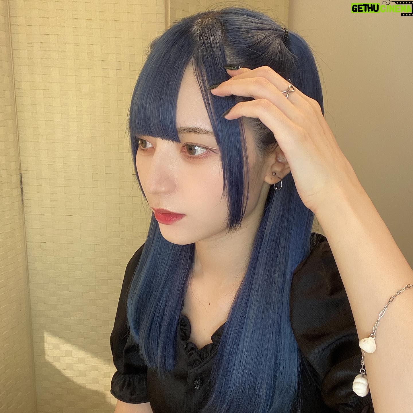 Yane - 3.9K Likes - どう(⌒▽⌒)💙
#ブルーヘアー
#ハーフツイン