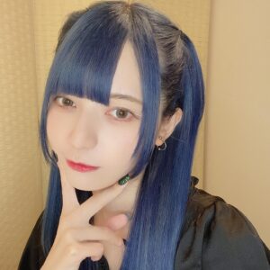 Yane Instagram - どう(⌒▽⌒)💙

#ブルーヘアー 
#ハーフツイン