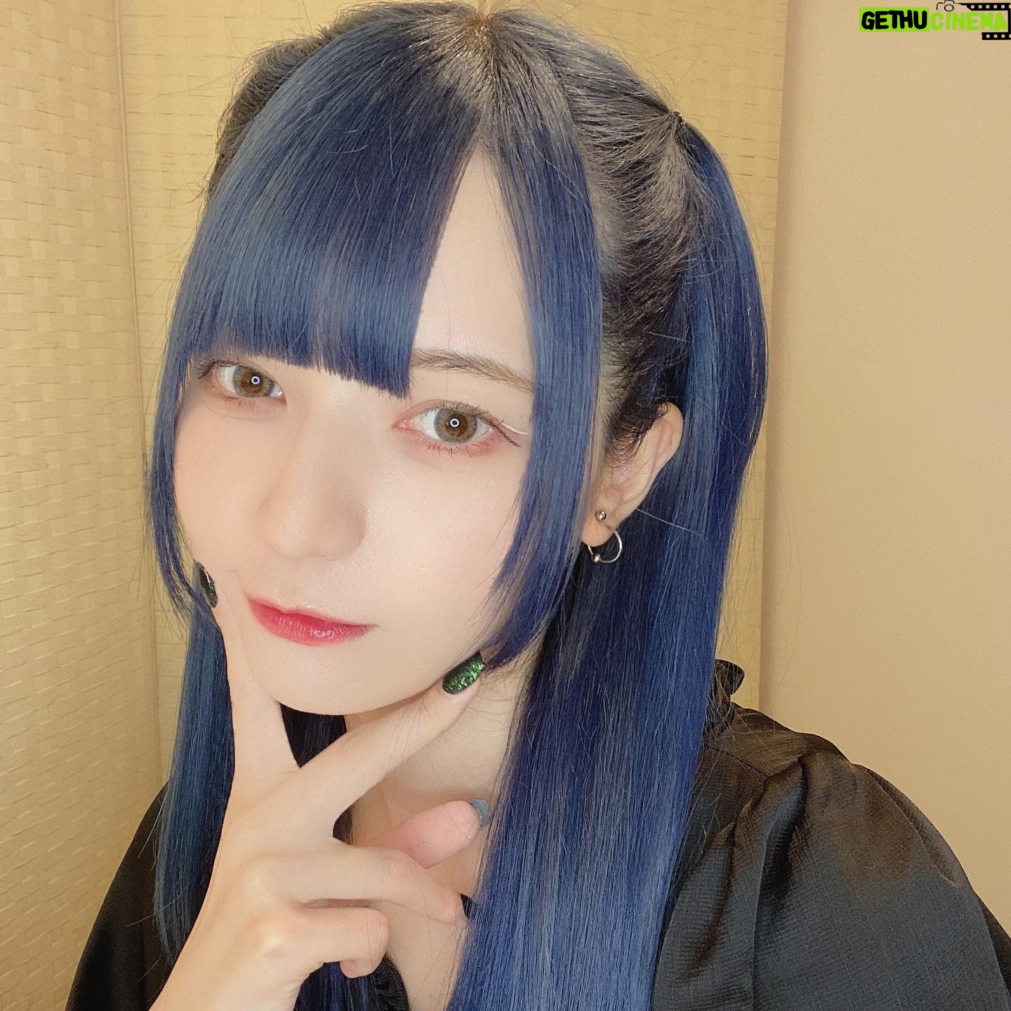 Yane - 3.9K Likes - どう(⌒▽⌒)💙
#ブルーヘアー
#ハーフツイン