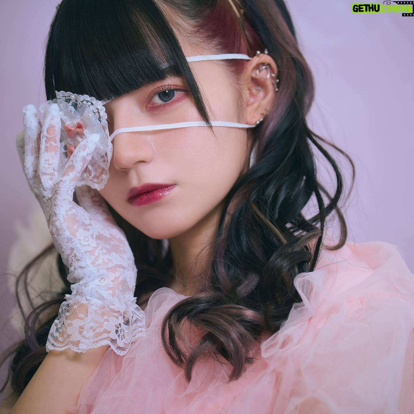 Yane - 3.5K Likes - 明日発売のLARME055にのってます👼🏻みてね〜🤍