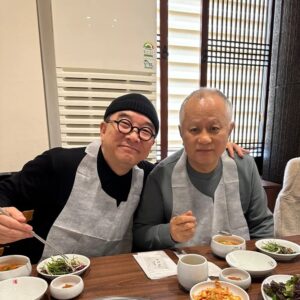 Yang Hee-eun Instagram - 오늘 우리는
불고기,냉면 먹고 
차회를 가졌고
가벼운 쇼핑도 하고
4월을 기약하며...
각자 집으로!  GoGoGo!!!
#양희은 #송승환 #김수철
#이성미 #김혜영 #최유라
#그럴수있어