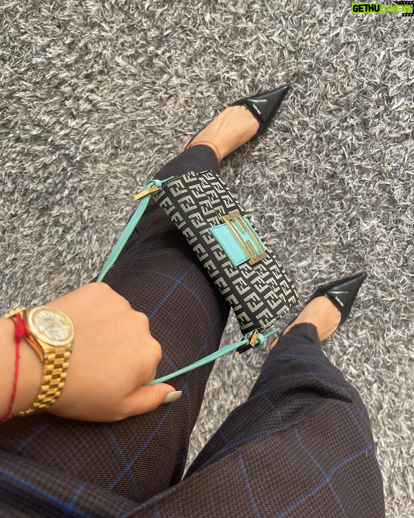 Yang Ge Instagram - Sunglasses @fakoshima Watch:Rolex Bag:Fendi Shirt : a gift from @oceaninsidejewellery Trousers: Bershka (bought 4 years ago for 10€🤌🏼) Shoes: PRADA Perfume: today I use diptyque “Doson” Full video on my TikTok