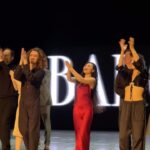 Yang Ge Instagram - The Last Show in Thalia theater this season But GOOD NEWS is 👆🏻we are playing in Vienna on 19.20.21 of May in Burgtheater ❗️hope to see you there 🫶🥰 Невыносимая Ян Гэ 🤣 Как я выебоваюсь на поклоне🥰❤️