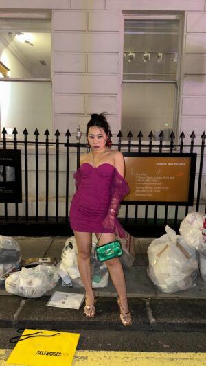 Yang Ge Instagram - A warm night  in London 🍸