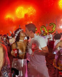 Yany Prado Instagram - 🎉🎉✨HAPPY NEW YEAR TO EVERYONE !!!!🍾🎉✨Fue mágico estar en Brasil recibiendo el año, lleno de amor gracias a ti meu amor @tiagorodrigocorrea .💕♥️ Son tantas las fotos que tenemos , que tendré que subir más luego. Les quiero 😘 espero que hallan tenido un fin de año maravilloso . Rompámosla este año !!!!