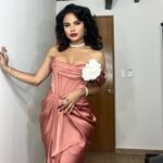 Yany Prado Instagram – Muy pronto por  @telemundointl  llegara a sus pantallas “El Conde”. 💥💥 @telemundoseries 
Estoy feliz de que muy pronto conocerán a “Violeta 💋” Una mujer con defectos y virtudes y con una gracia y sensualidad despampanante. La amé ✨✨
.  Gracias a @telemundointl y @sonypicturesmx por confiar en mi para interpretar este personaje y por hacerme parte de su gran familia.
A mi equipo @centurytalent gracias por ser mi armadura en cada batalla , por ser mi guardián en cada aventura . 
Y a todos ustedes por seguirme en cada paso que doy en este extraordinario camino . Son increíbles .GRACIAS❕❕❤️❤️❤️❤️❤️❤️❤️

#elcondetelemundo #violetaelconde @ip9studios #telemundo #50sstyle #elconde