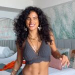 Yany Prado Instagram - “Cubana , con la cintura “ #labrujeriayolametoconlacintura