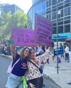 Yany Prado Instagram - Se escuchó fuerte mi voz porque no estaba sola , estábamos todas !!!!!!! 
8M 💜💚💚💜💚💜💚💜💚 .
Esta vez la marcha fue en México 🇲🇽 , rodeada de tantas mujeres valientes y poderosas. Esta lucha la hacemos y la ganamos todas !!!!! 

#diadelamujer #8m #mexico #noalmachismo #nomasfemicidios
