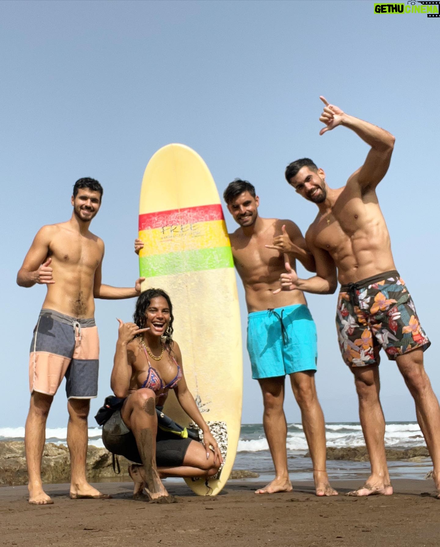 Yany Prado Instagram - Surf with my friends, oh yeah !!! ☀️🏄🏽♂️🌊🏄🏽🏝
