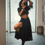 Yany Prado Instagram - Getting black 🖤