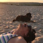 Yaprak Medine Instagram - Güzel sevgilim.Seni,seninle olmayı,ruhunu,kalbini,zihnini,gücünü,sana dair olan her şeyi çok seviyorum.Bütün hayatlarımı seninle yaşamayı dilerim🙏🏻 İyi ki.❤️Varlığınla yeşerttiğin nice aşkların,dostlukların,işlerin,sağlığın olsun.Nice senelere 🌹🫂