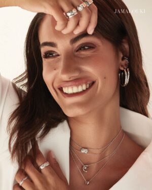 Yara Azmy Instagram - “Lucky Charm” as featured in our latest issue.
@yara.azmy for @chanel’s fine jewelry collection — Discover the Coco Crush rings, necklaces, earrings and hoops in white gold and diamonds, & the Eternal N°5 ring in white gold and diamond.

📸 @fouadtadros

من جلسة التصوير الخاصة مع #يارا_عزمي و #شانيل 

#YaraAzmy #N5Collection #CHANELfinejewelry
#CocoCrush #jamaloukimag