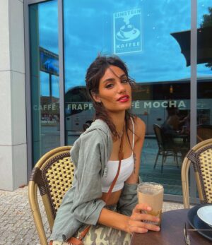 Yara Azmy Instagram - From berlin with love 🤍 عيد سعيد