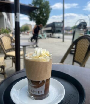 Yara Azmy Instagram - From berlin with love 🤍 عيد سعيد