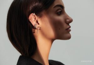 Yara Azmy Instagram - "Lucky Charm" as featured in our latest issue.
@yara.azmy for @chanel's fine jewelry collection - Discover the Eternal N°5 transformable earrings, and Coco Crush earrings and ear cuff.

📸 @fouadtadros 

من جلسة التصوير الخاصة مع #يارا_عزمي و #شانيل 

#YaraAzmy #N5Collection #CHANELfinejewelry
#CocoCrush #jamaloukimag