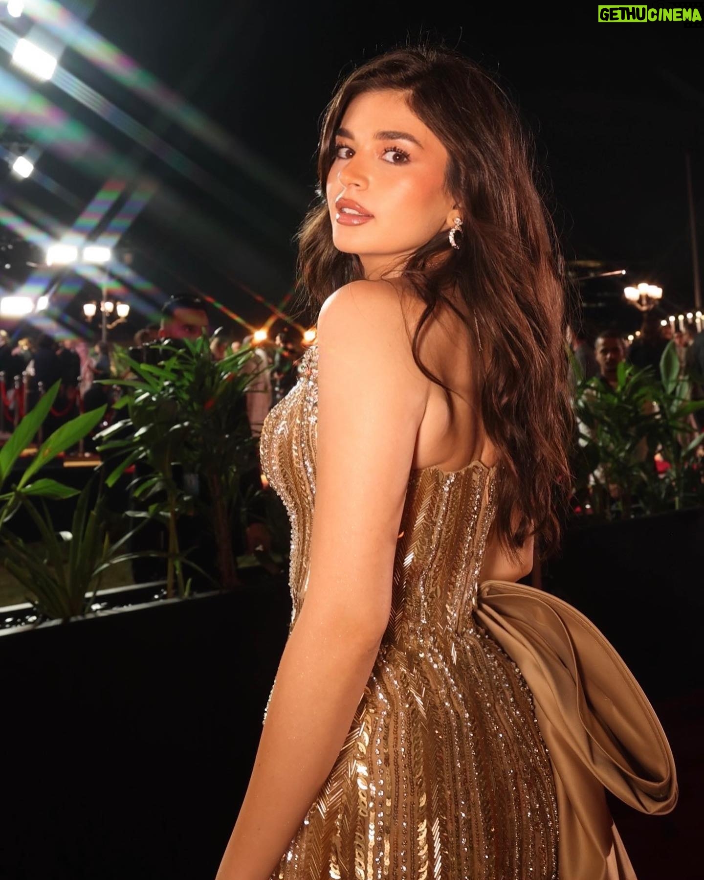 Yara Mustafa - 35.8K Likes - Honored to have been part of the opening ceremony for this yearβs @redseafilm! Biggest thank you to my team, my @humanagementme family π€
Styled by: @jad.toghuj
Dress: @nour_muhtaseb
Jewelry: @chopard