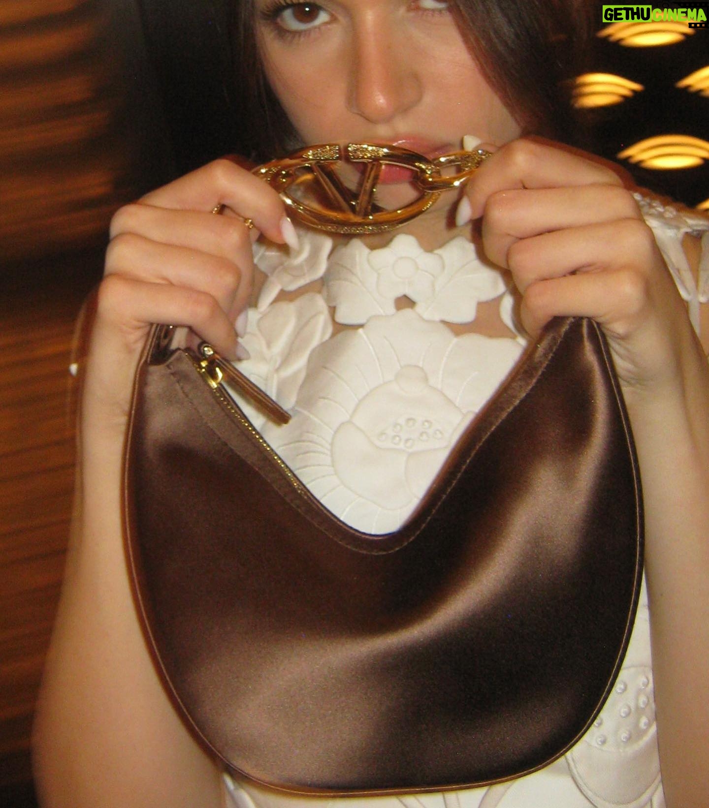 Yara Mustafa - 30.8K Likes - double vision @maisonvalentino #vlogomoonbag
