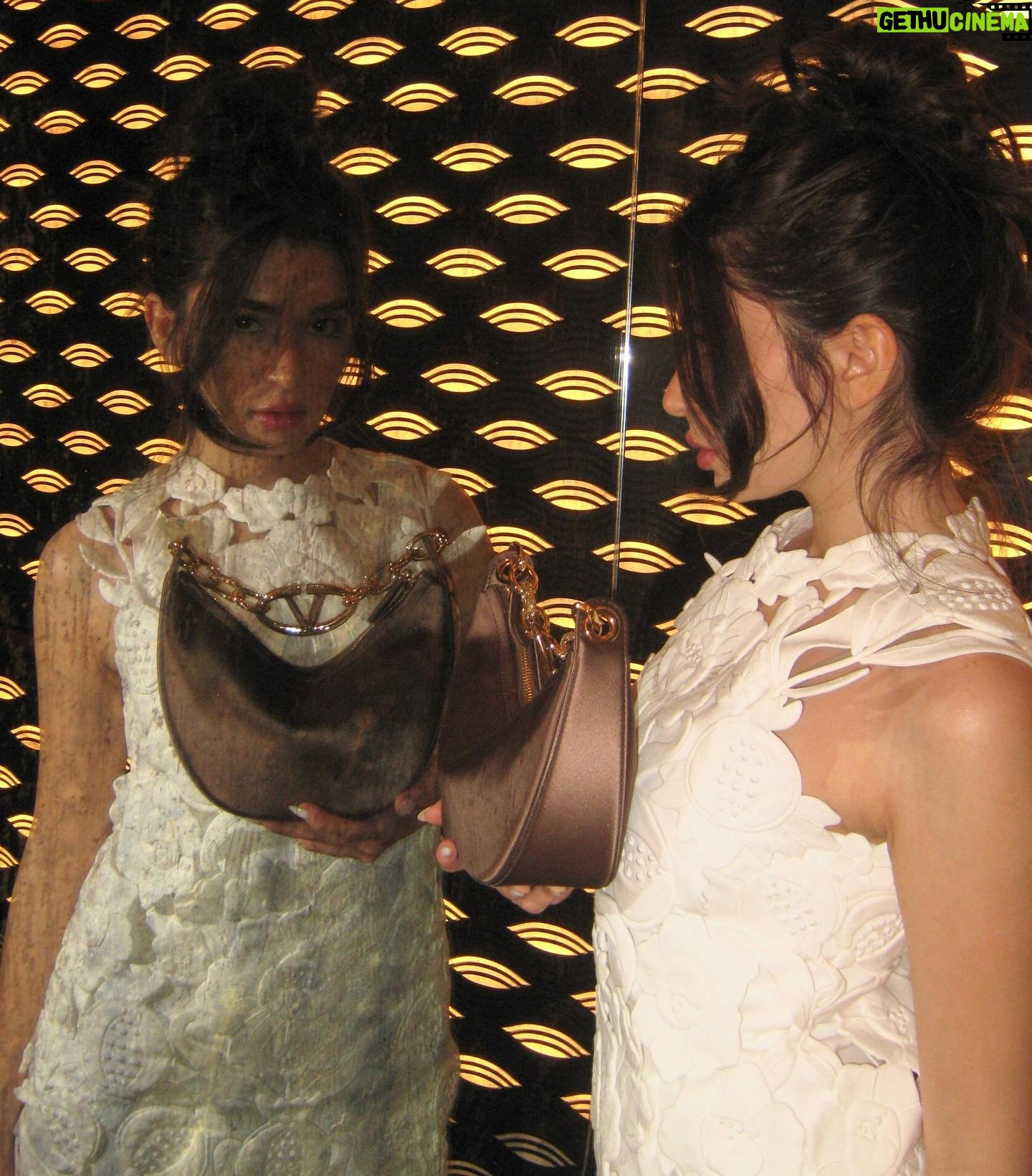 Yara Mustafa - 30.8K Likes - double vision @maisonvalentino #vlogomoonbag