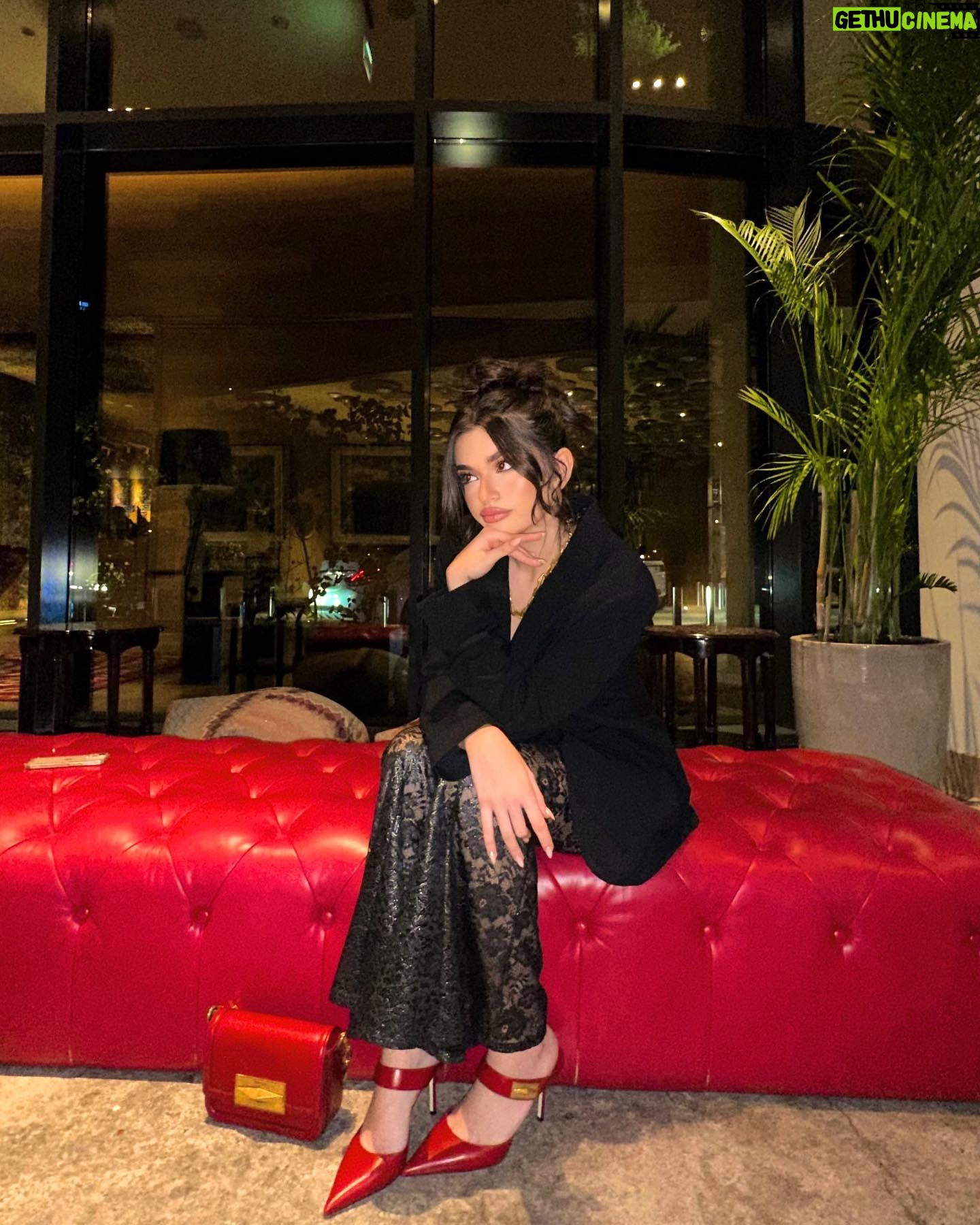 Yara Mustafa Instagram - quick thank you to @hotelindigodubai for the best stay and the biggest thank you to the hotel staff who took the best care of me when I got too sick to function 🤍