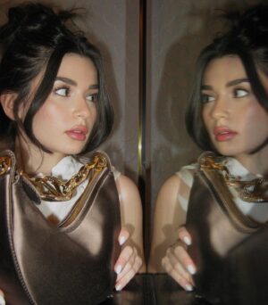 Yara Mustafa Instagram - double vision @maisonvalentino #vlogomoonbag