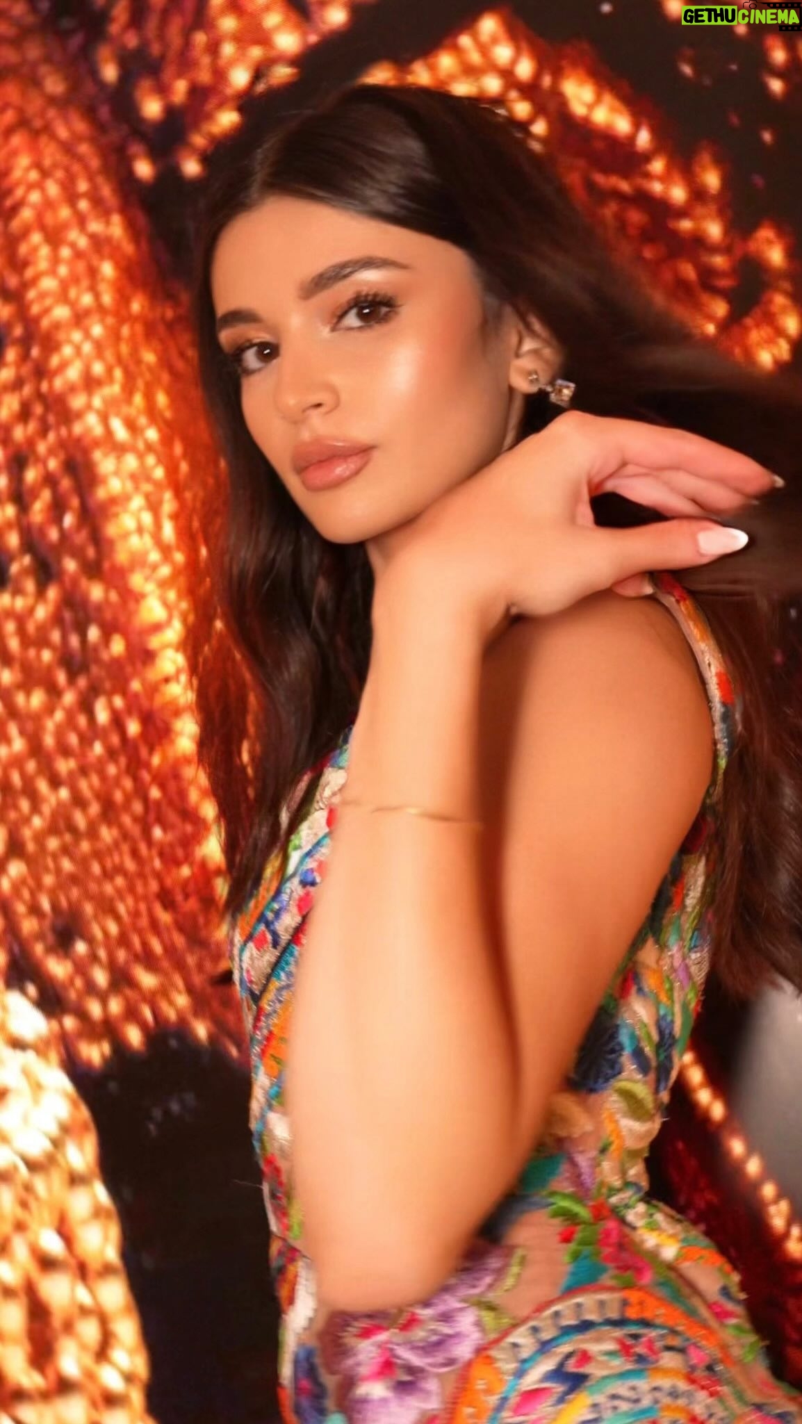 Yara Mustafa Instagram - Celebrating J’adore L’Or with my @diorbeauty fam 🎀🤍