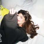 Yara Mustafa Instagram - cozied up with @fendi 💤 #MarcJacobsXFendi @mrkimjones @silviaventurinifendi @themarcjacobs