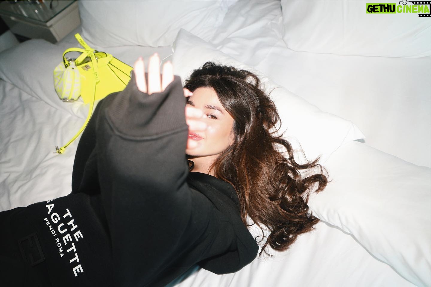 Yara Mustafa - 26.1K Likes - cozied up with @fendi π€
#MarcJacobsXFendi
@mrkimjones
@silviaventurinifendi
@themarcjacobs