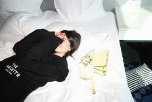 Yara Mustafa Instagram - cozied up with @fendi 💤

#MarcJacobsXFendi 
@mrkimjones 
@silviaventurinifendi 
@themarcjacobs