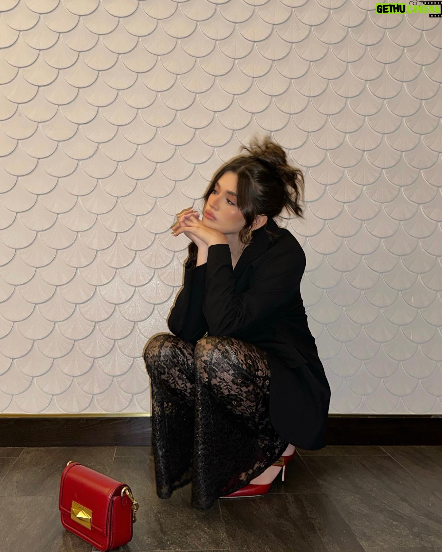 Yara Mustafa Instagram - quick thank you to @hotelindigodubai for the best stay and the biggest thank you to the hotel staff who took the best care of me when I got too sick to function 🤍